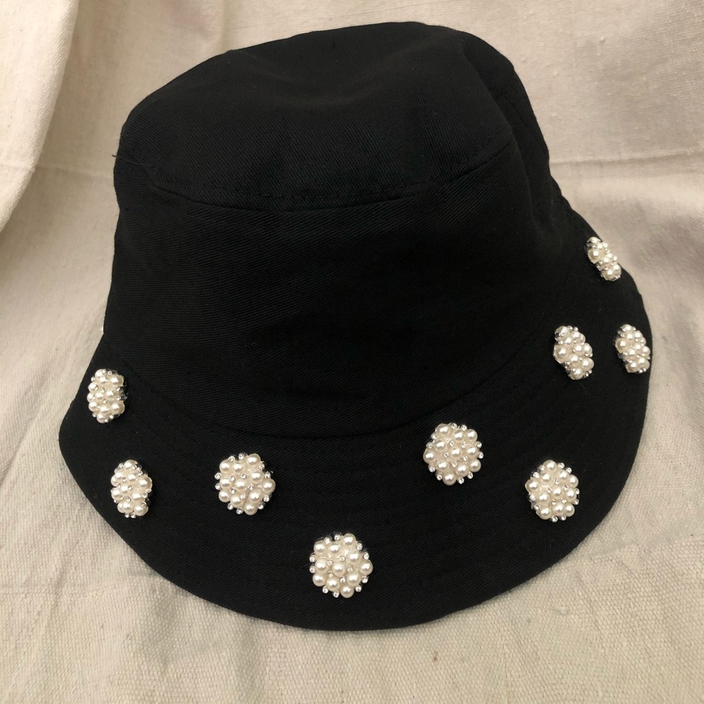 Bucket hat